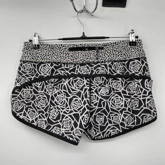 Lululemon Running Shorts Geometric Print Athletic Gym Black White Size 6 - Picture 5 of 8